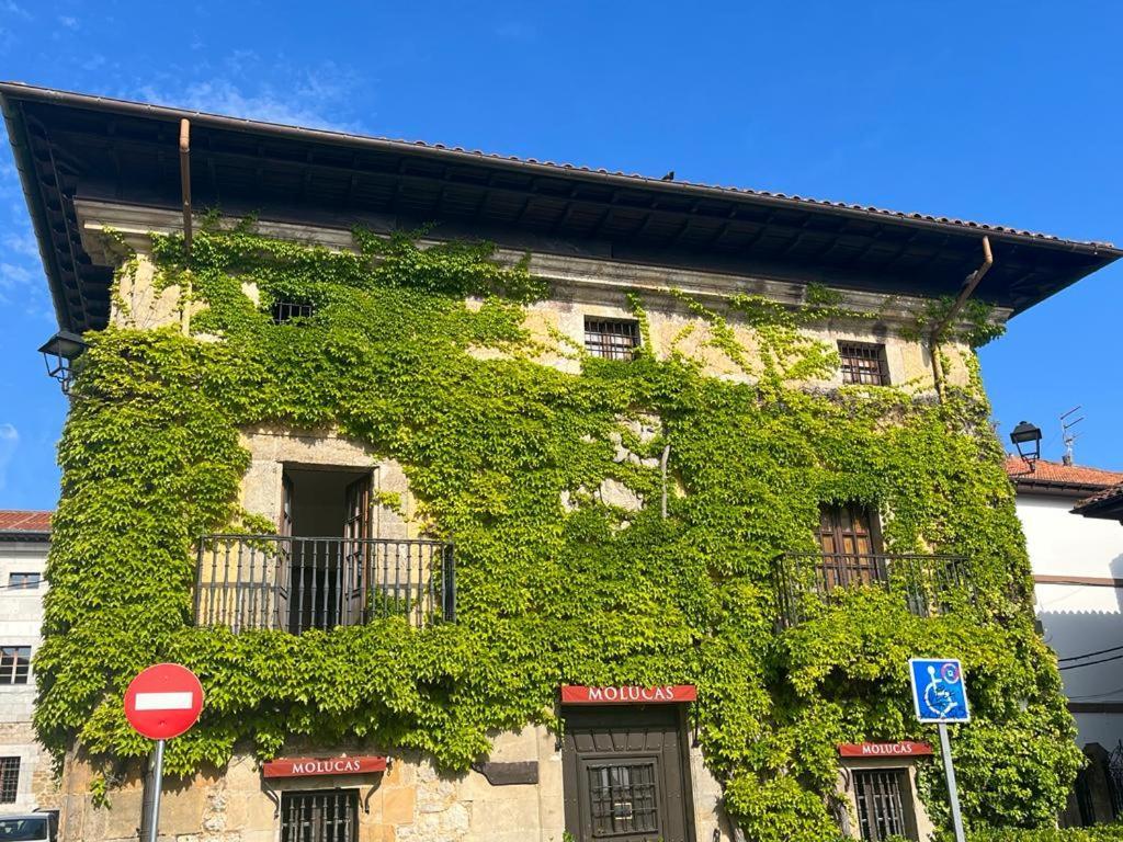 Appartamento Apartamento Gaudi Comillas Esterno foto